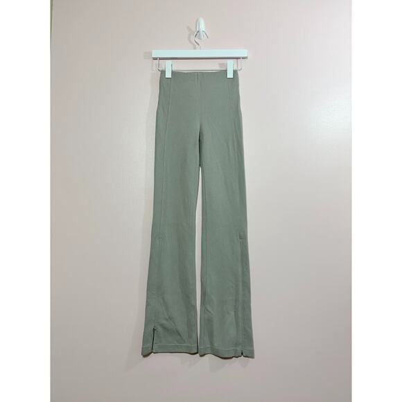Lululemon Ribbed Softstreme Flared Pant In Jade Grey Size 0 - Picture 1 of 6